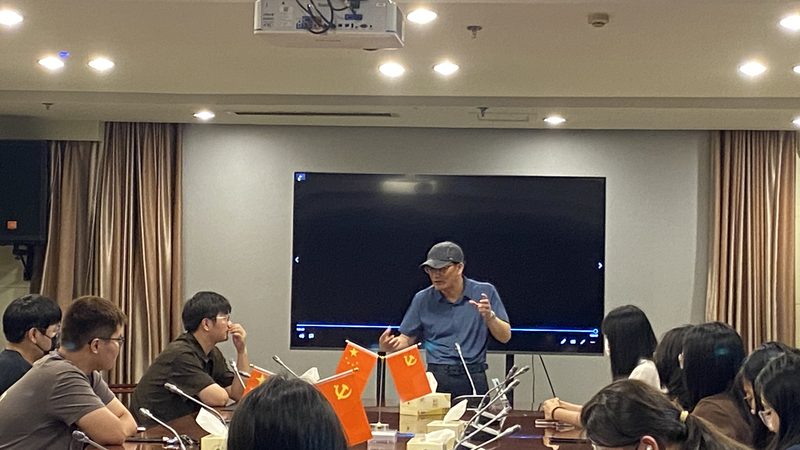 短视频影视制作培训中，核心设备的选择至关重要。以下是一些必备的核心设备：